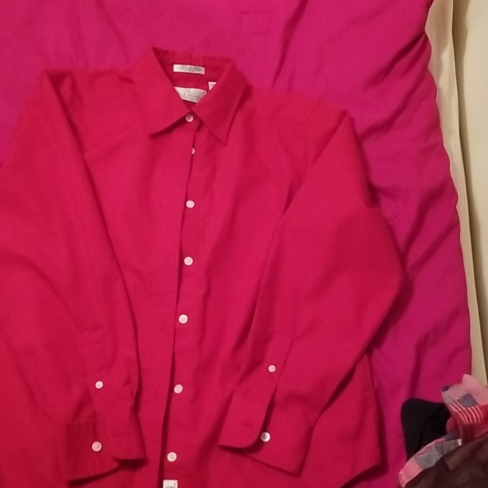 Bill Blass ladies long sleeved button up shirt